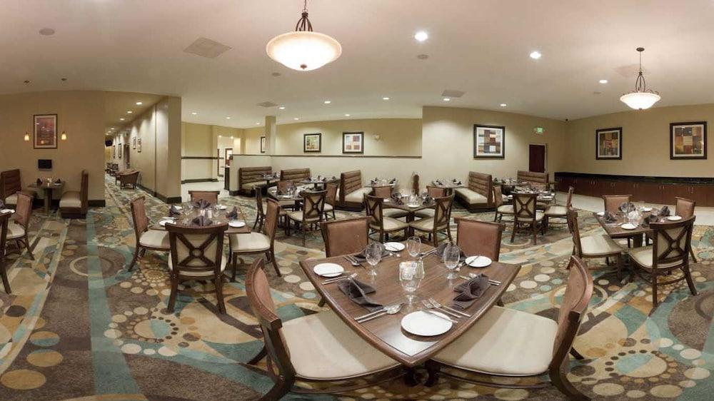 Holiday Inn Hotel & Suites Beaufort At Highway 21 By Ihg Exterior foto